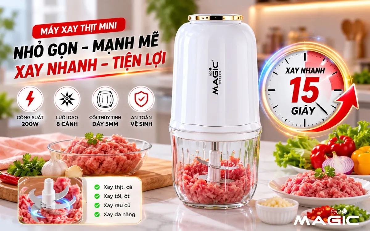 Hình ảnh máy xay thịt mini vừa sử dụng xong đặt cạnh đồng hồ cát hoặc đồng hồ, nhấn mạnh thời điểm vệ sinh máy xay thịt mini ngay lập tức.